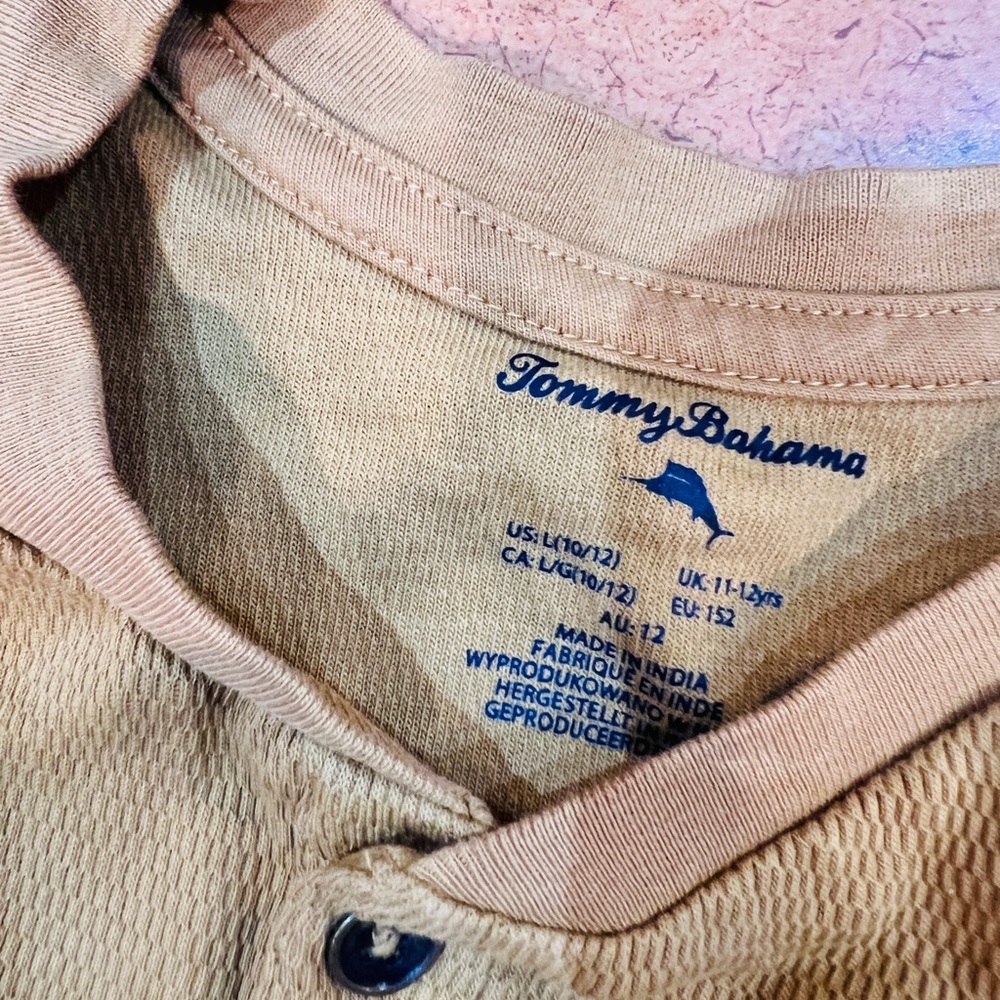 Tommy Bahama thermal top Boys: 10/12